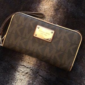 Michael Kors wallet